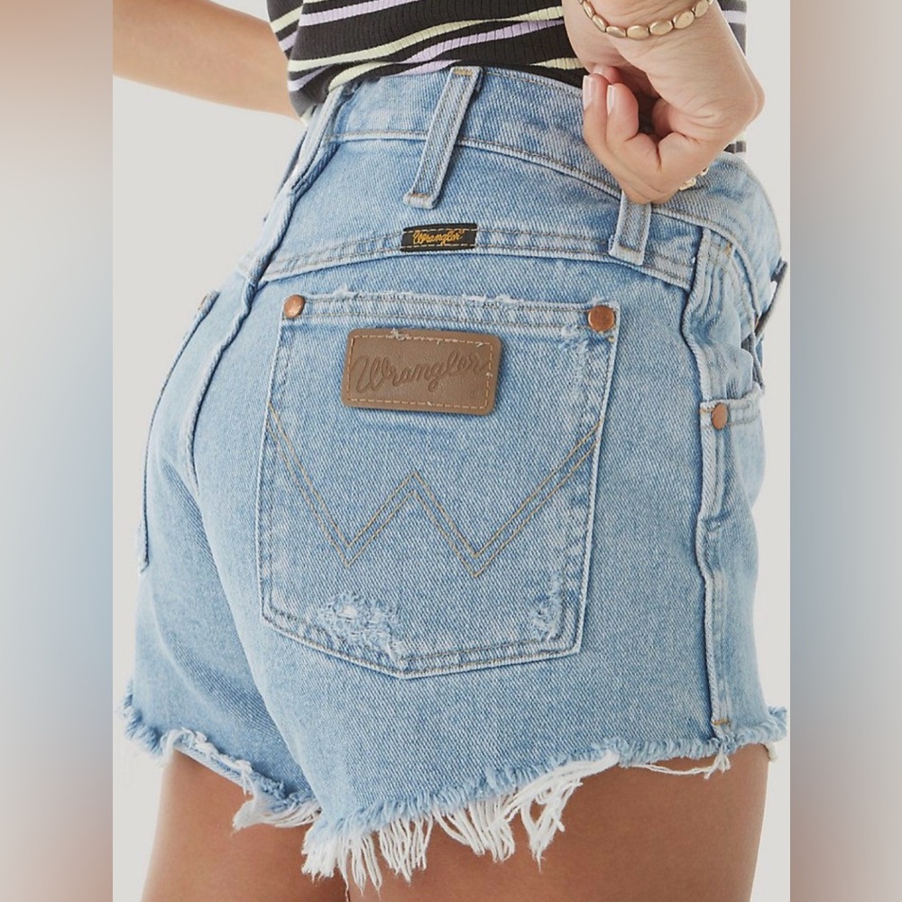 Wrangler Reworked Cut-Off Short Sky Blue Frayed Denim Shorts sz 30”